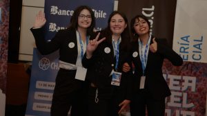 Jóvenes chilenas ganan viaje a Corea del Sur con innovador proyecto de educación financiera para feriantes