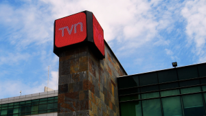 TVN en el centro de la carrera presidencial: los acercamientos desde el canal y propuestas de la derecha ante la crisis financiera