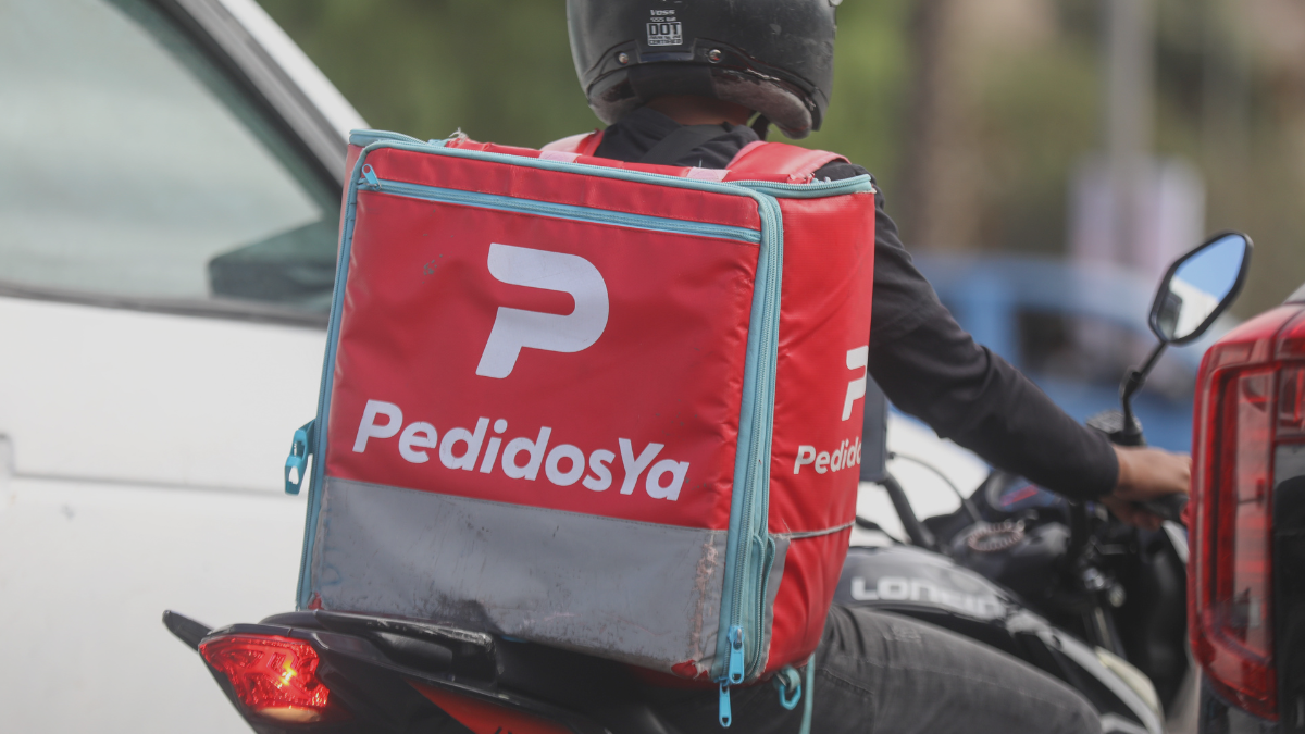 FNE pide USD 74 millones en multas para Glovo y PedidosYa por colusión para repartirse el mercado