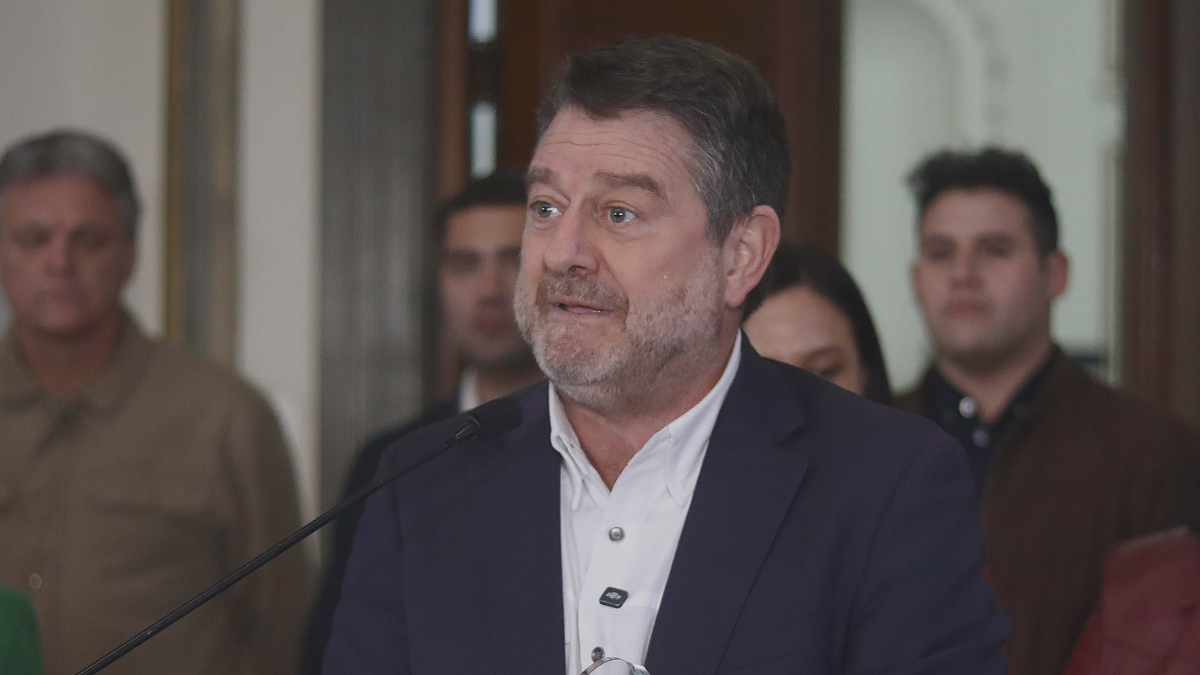 Contraloría detecta irregularidades y uso de recursos fiscales a campaña de Claudio Orrego a la Gobernación