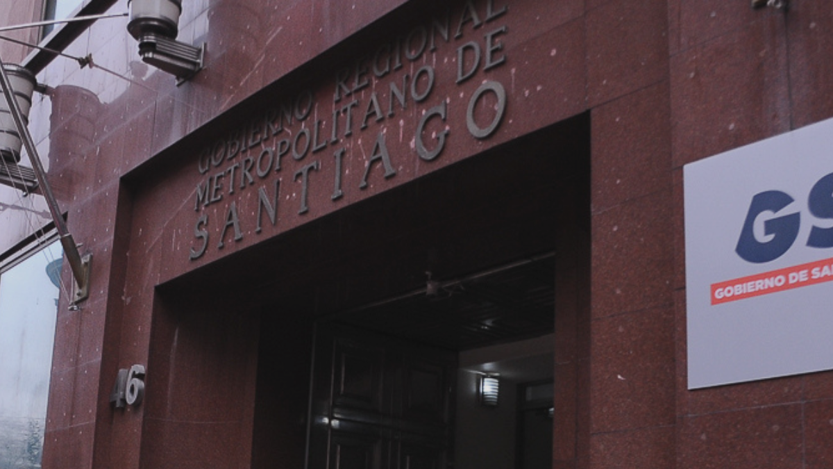 Allanamiento al GORE Metropolitano: Fiscalía y Orrego recalcan entrega voluntaria de aparatos