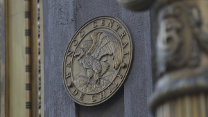 Banco Central mantiene la tasa y acusa importante 