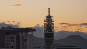 Santiago pide reducir aporte al Fondo Municipal tras rebaja de contribuciones a comercio