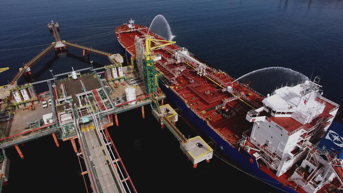 Mercados mundiales se preparan para alza en precio del petróleo tras ataques de EEUU a Irán