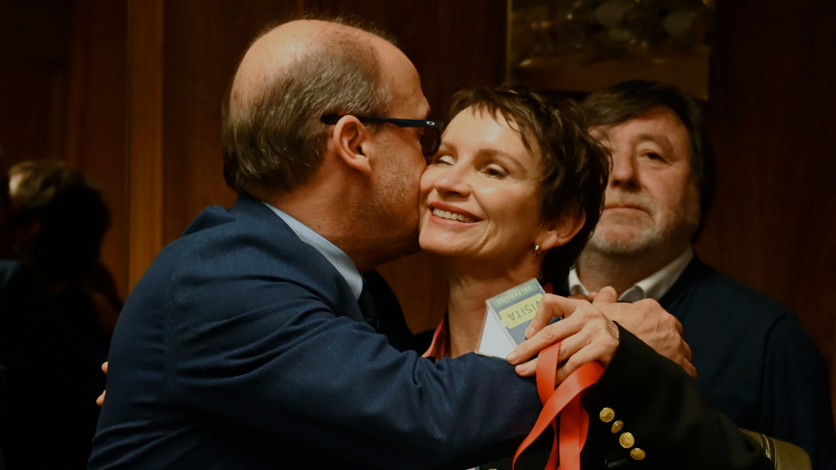 Los incómodos apoyos a Carolina Tohá que irritaron a Jeannette Jara, Gonzalo Winter y a sus comandos 