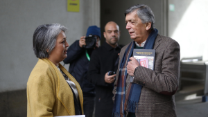 Jara contradice a Carmona y descarta reabrir proceso constitucional en su eventual gobierno
