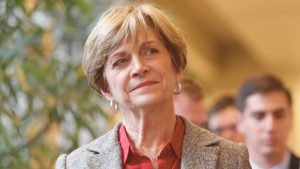 La caída que amenaza a Evelyn Matthei ante incierto futuro en la carrera presidencial