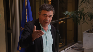 Oficiarán al SII: compra de paltas del ministro Valenzuela en feria libre escala al Congreso