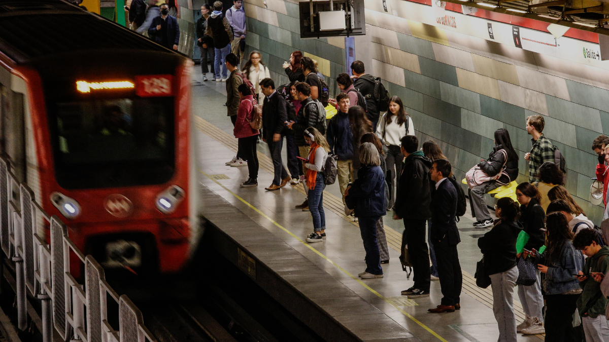 Extensión de horario del Metro por partido de Chile vs Argentina: qué estaciones funcionarán hasta más tarde