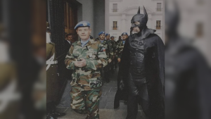 FOTO - El día que Jorge Correa Sutil apareció vestido de Batman en La Moneda