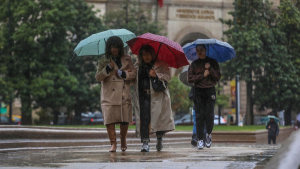 Lluvia en Santiago: a qué hora comienza a llover en la Región Metropolitana por paso de sistema frontal