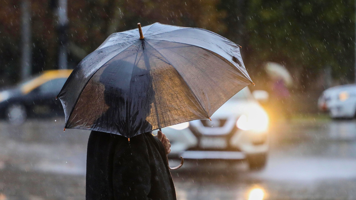 Cortes de luz e inundaciones: lo que ha dejado el intenso sistema frontal en la Región Metropolitana