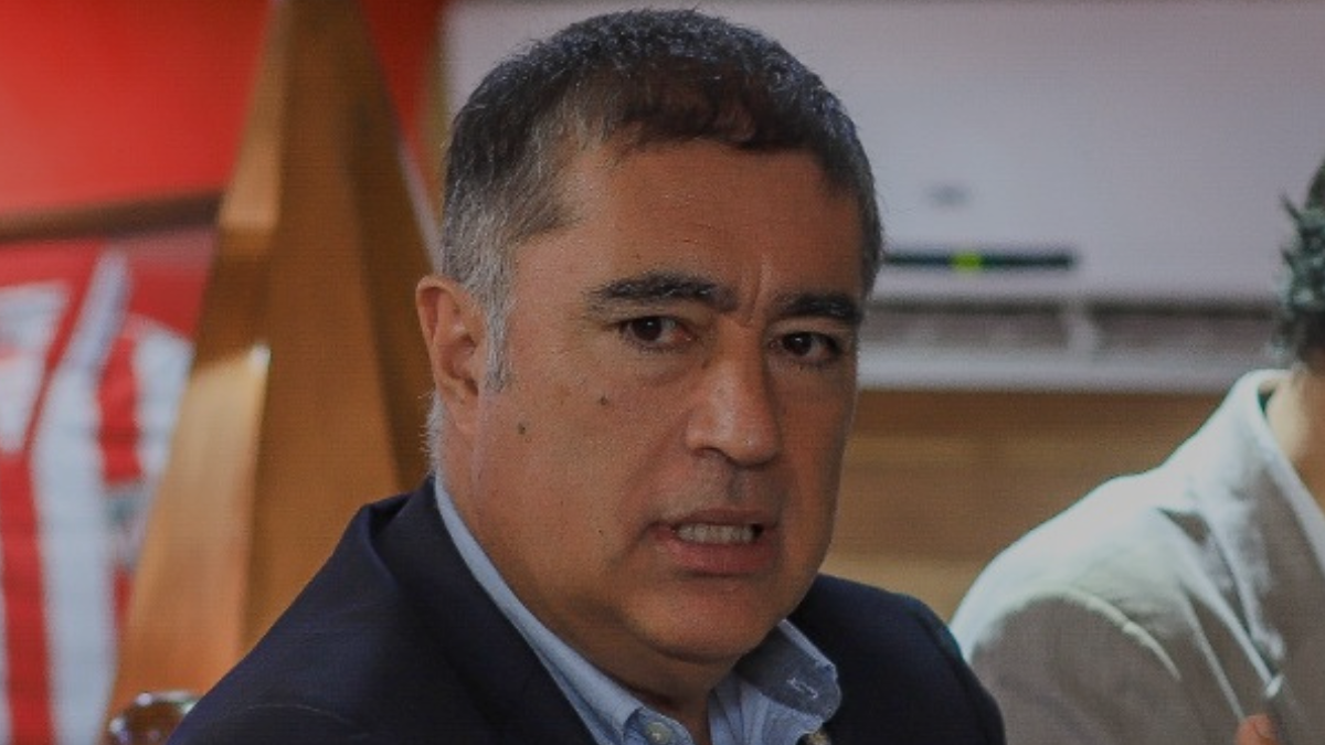 Alcalde Desbordes molesto por rebaja en las contribuciones a comercios de Santiago Centro