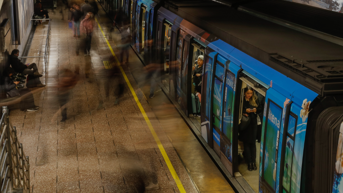 Boric confirma que Metro llegará al Aeropuerto de Santiago y anuncia extensión hacia una nueva comuna