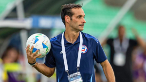 Quién es Sebastián Miranda, el DT que asumiría el interinato de La Roja y los cuestionamientos que ha desatado