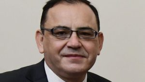 Juez Ulloa es suspendido por relación con Luis Hermosilla: le pidió ayuda para escalar en el Poder Judicial
