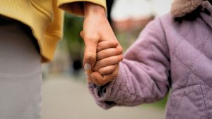 Congreso despachó nueva Ley de Adopciones tras 12 años: cuáles son los principales cambios