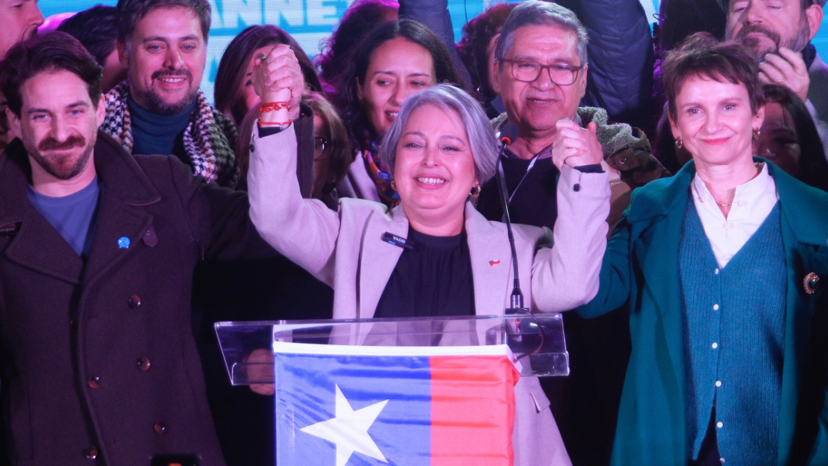 El desfonde del Frente Amplio y el Socialismo Democrático que los deja a la sombra del Partido Comunista
