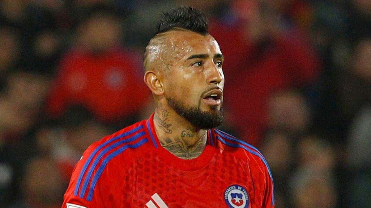 El partido aparte de Arturo Vidal: pelea con De Paul, una amarilla y casa de apuestas