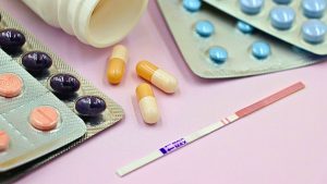 Anticonceptivos deben comprarse con receta médica: cuál es el único que no lo requiere