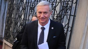Encuesta Cadem: Kast se distancia de Matthei y Jara lidera a dos semanas de la primaria