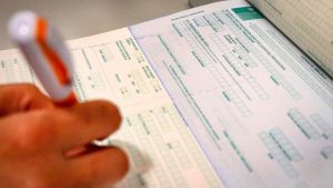 Encuesta Cadem: 82% cree que si una persona presenta licencia no debería viajar fuera del país