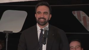 Quién es Zohran Mamdani: el musulmán y socialista que irá como candidato demócrata a la alcaldía de Nueva York