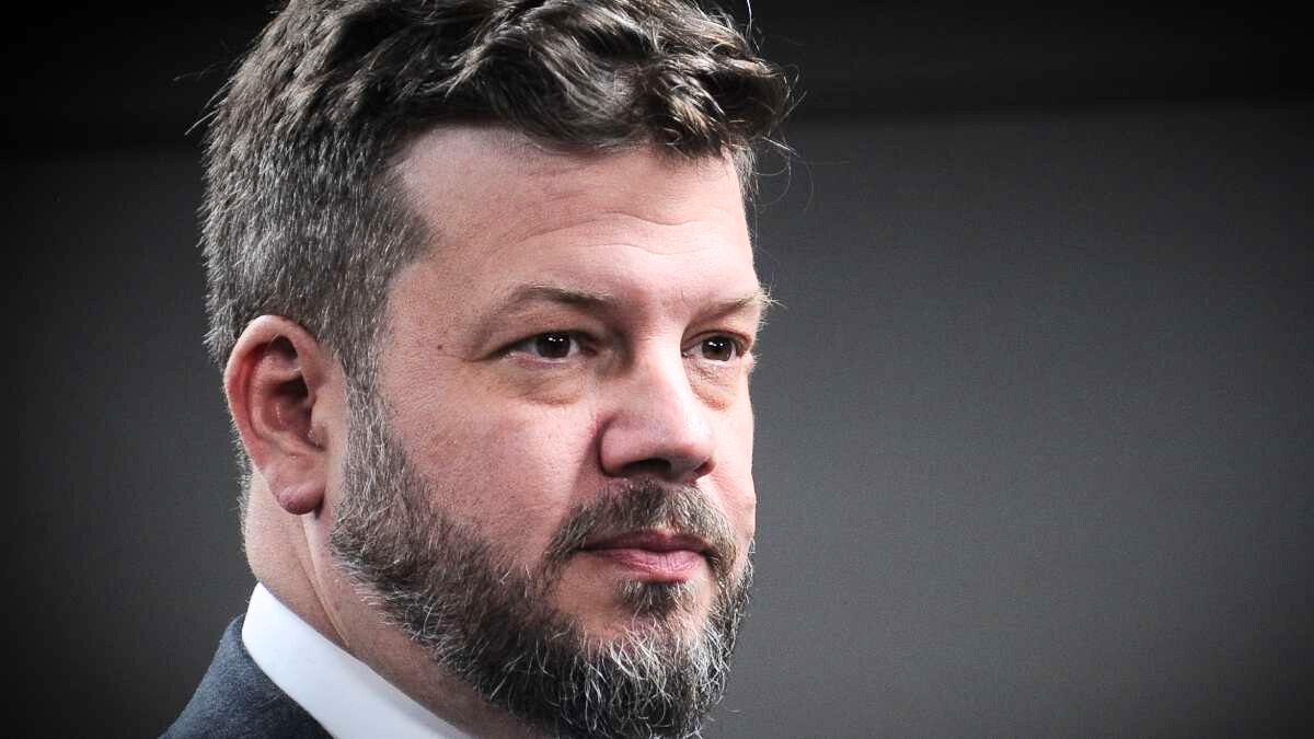“No tenemos donde caernos muertos”: Kaiser admite que no tiene recursos para campaña presidencial