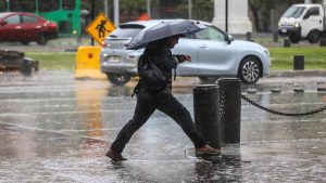 Lluvia para el Día del Padre: a qué comenzará a  llover este fin de semana en la RM