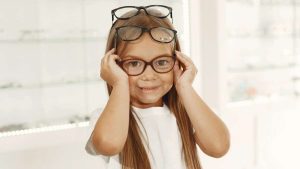 Lentes gratuitos para escolares: cómo acceder al beneficio de Junaeb