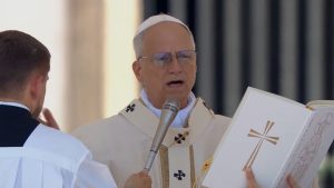 El primer mes del papa León XIV: las marcadas diferencias con el estilo de Francisco