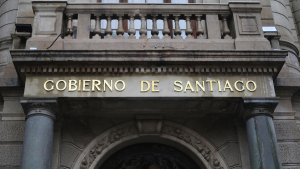Quién es la jefa de finanzas del GORE Metropolitano que renunció en medio de incautación a Claudio Orrego