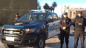 Con un sistema similar al FBI: Argentina habilita requisas y detenciones de policía sin orden judicial