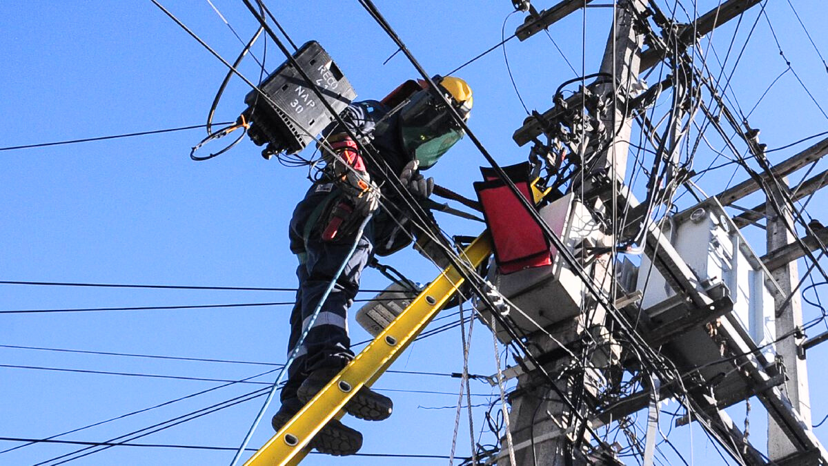 Estas son las ocho comunas que tendrán cortes de luz este miércoles en Santiago