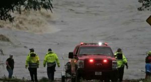 Van más de 65 muertos: Trump declara zona de desastre en Texas tras graves inundaciones