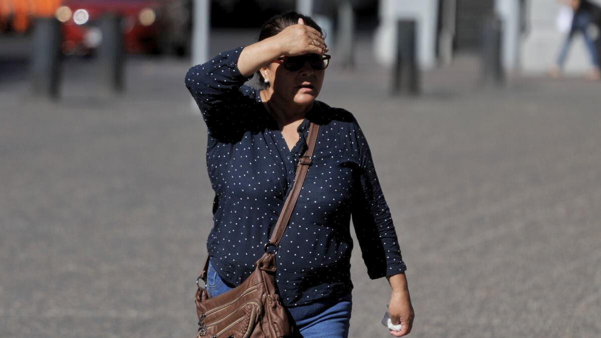 Santiago tendrá inusual ola de calor invernal: revisa cuánto aumentarán las temperaturas