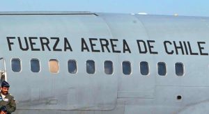 Cinco funcionarios de la FACH detenidos por transportar 