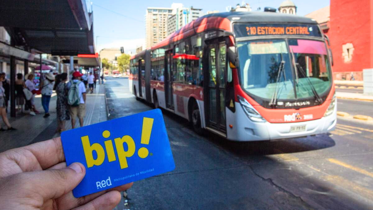 Así puedes acceder a la tarifa rebajada en transporte público si eres adulto mayor