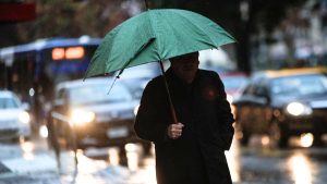 Feriado con lluvias de hasta 200 mm y descenso en la temperatura: revisa las regiones afectadas