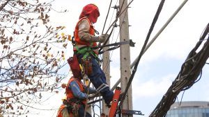 Cortes de luz en Santiago: estas son las 10 comunas afectadas este martes