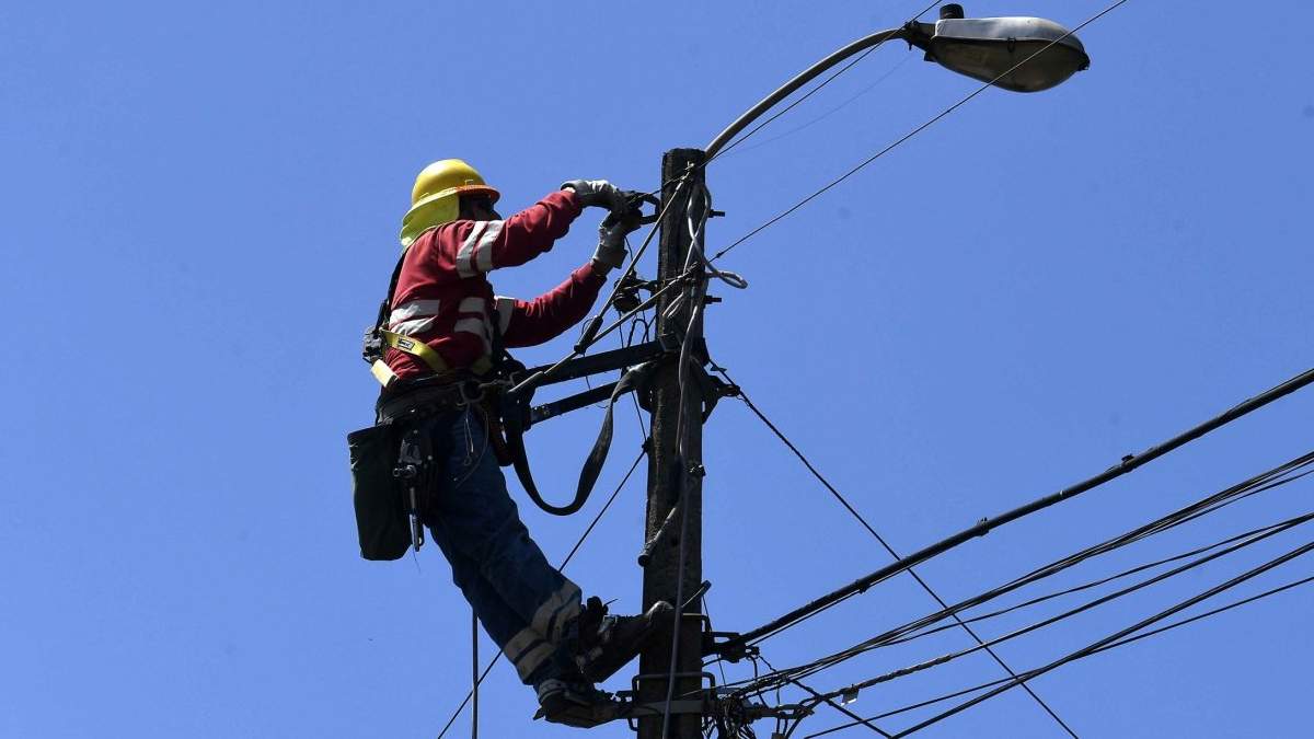 Hasta 7 horas sin luz: Estas son las comunas de Santiago afectadas durante este lunes