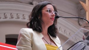 Agenda de TVN pendiente y con la oposición en alerta: el complejo retorno que le espera a Camila Vallejo a la vocería de Gobierno
