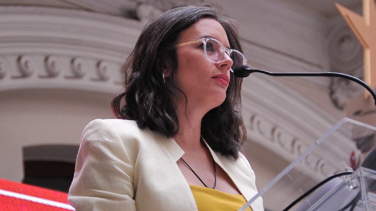 Agenda de TVN pendiente y con la oposición en alerta: el complejo retorno que le espera a Camila Vallejo a la vocería de Gobierno