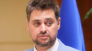 Daniel Manouchehri: ojos de piscina, cabeza de trampolín