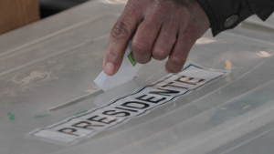 Crimen organizado y corrupción deterioran la democracia en Chile, según estudio de la UMC