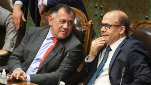 La arremetida de líderes de la DC para conseguir el apoyo a Jara y la fuerte división interna que podría desatar masiva renuncia de militantes