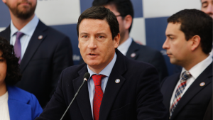 Las razones de Republicanos para no bajarse de la negociación parlamentaria pese a 