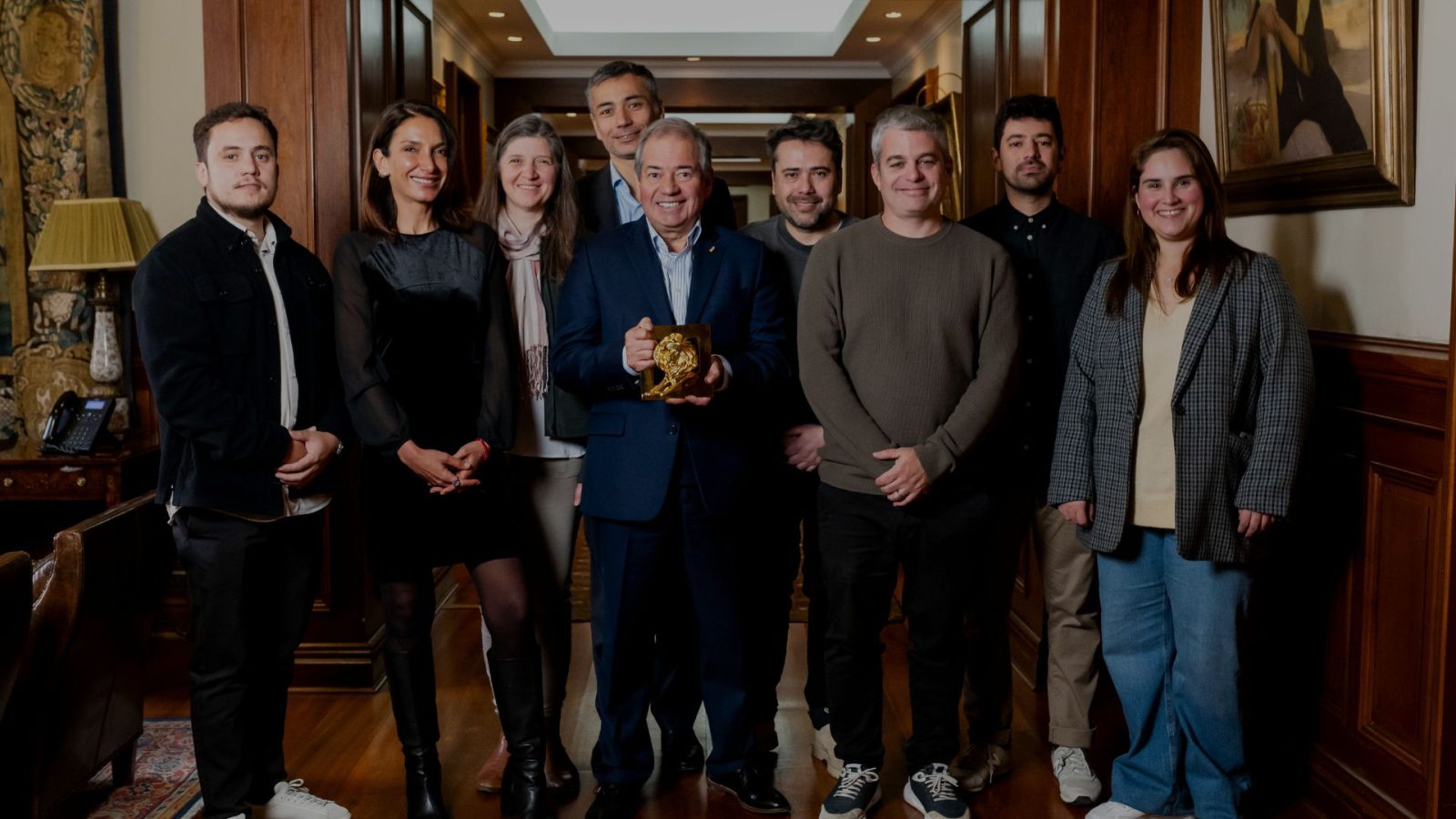 Proyecto audiovisual que recorre y muestra desde las alturas todo el país recibe máxima distinción en Festival de Cannes