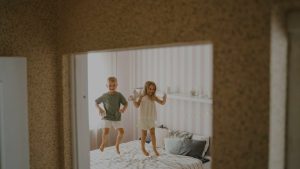 ¿Qué tamaño de cama elegir para la pieza de los niños? Guía para un descanso ideal