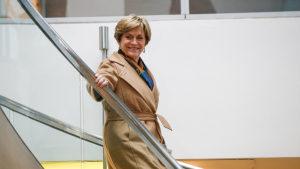 El paso al centro de Evelyn Matthei para capturar el voto moderado y la apuesta por marcar diferencias con Kast